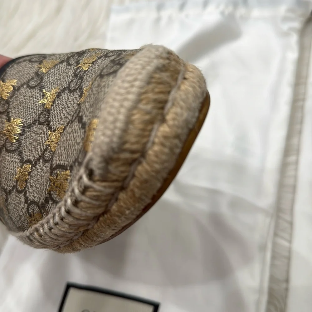 GUCCI GG Supreme Bee Espadrilles - Picture 6 of 15